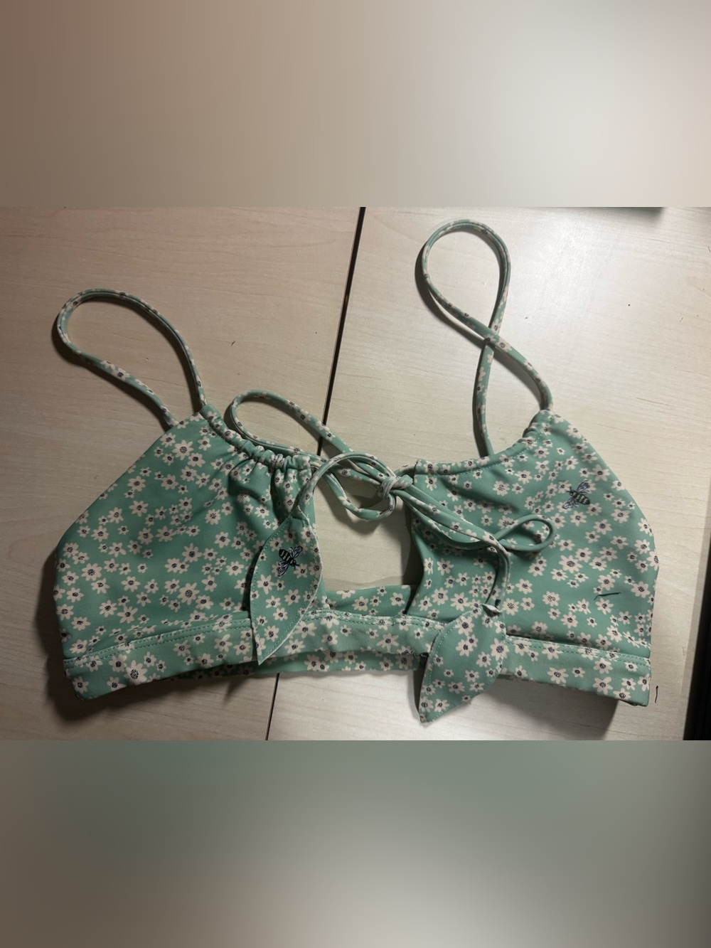Benoa Jaden Ari Top